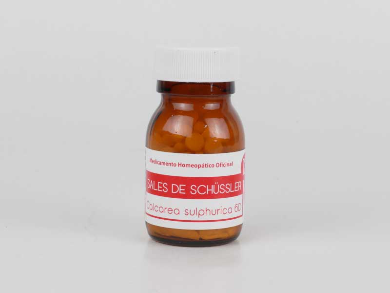 Sal de Schüssler número 12, regenerativa. Útil en inflamación y desgaste articular, así como en trastornos del crecimiento, respiratorios y del hígado.
